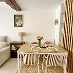 Paris Center Near Notre Dame 2 Bedrooms With Balcony