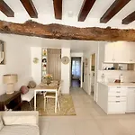 Paris Center Near Notre Dame 2 Bedrooms With Balcony