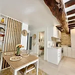 Paris Center Near Notre Dame 2 Bedrooms With Balcony