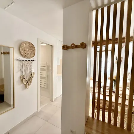 Center Near Notre Dame 2 Bedrooms With Balcony *