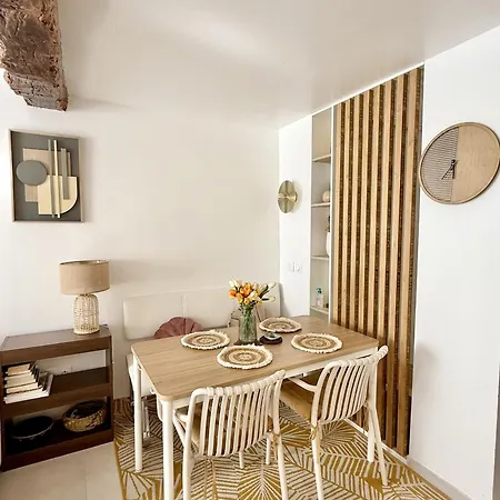 Center Near Notre Dame 2 Bedrooms With Balcony Paris