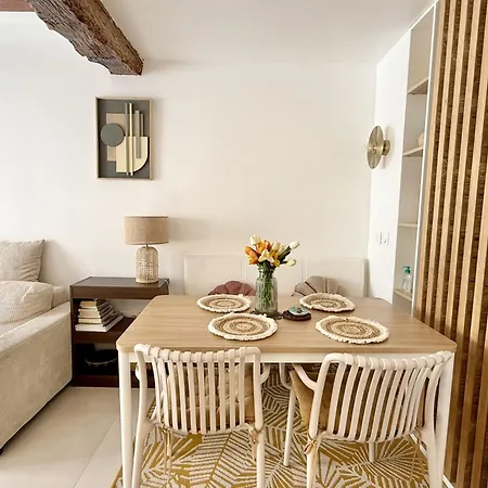 Center Near Notre Dame 2 Bedrooms With Balcony Apartment *