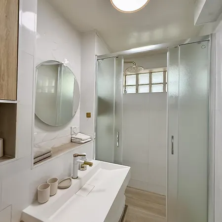 Center Near Notre Dame 2 Bedrooms With Balcony Apartment Paris