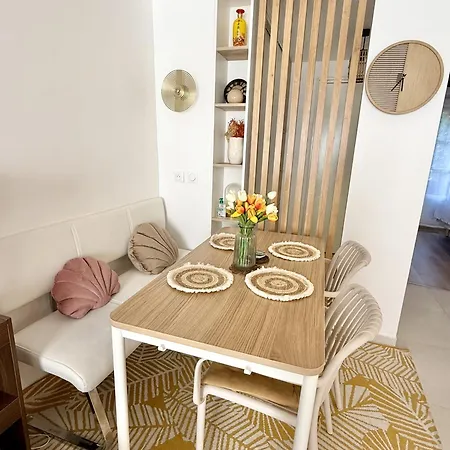 Apartment Center Near Notre Dame 2 Bedrooms With Balcony