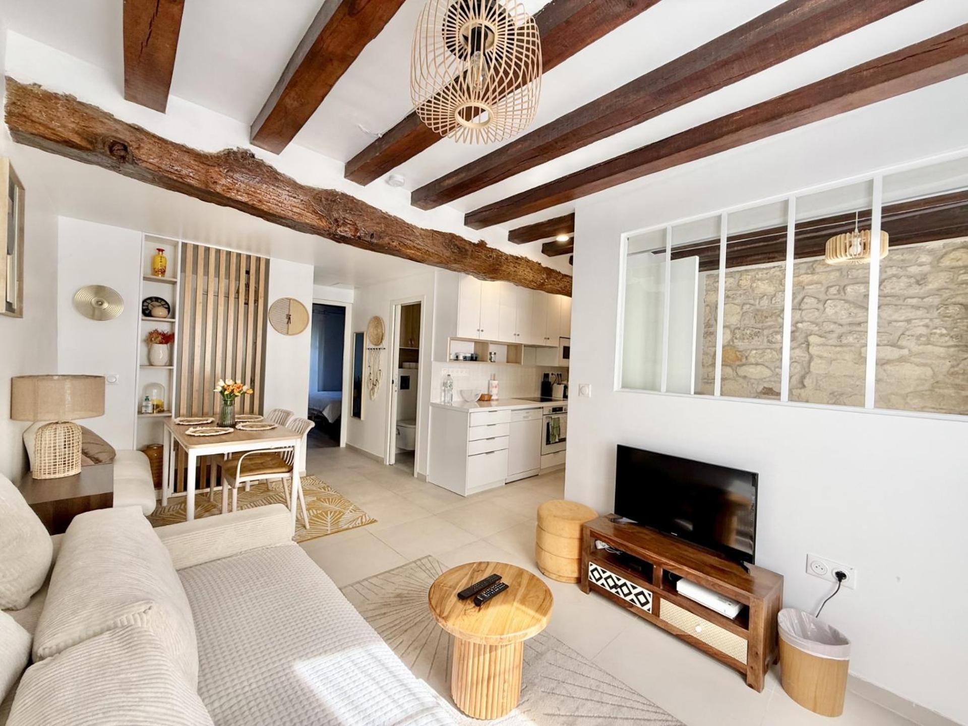 Center Near Notre Dame 2 Bedrooms With Balcony